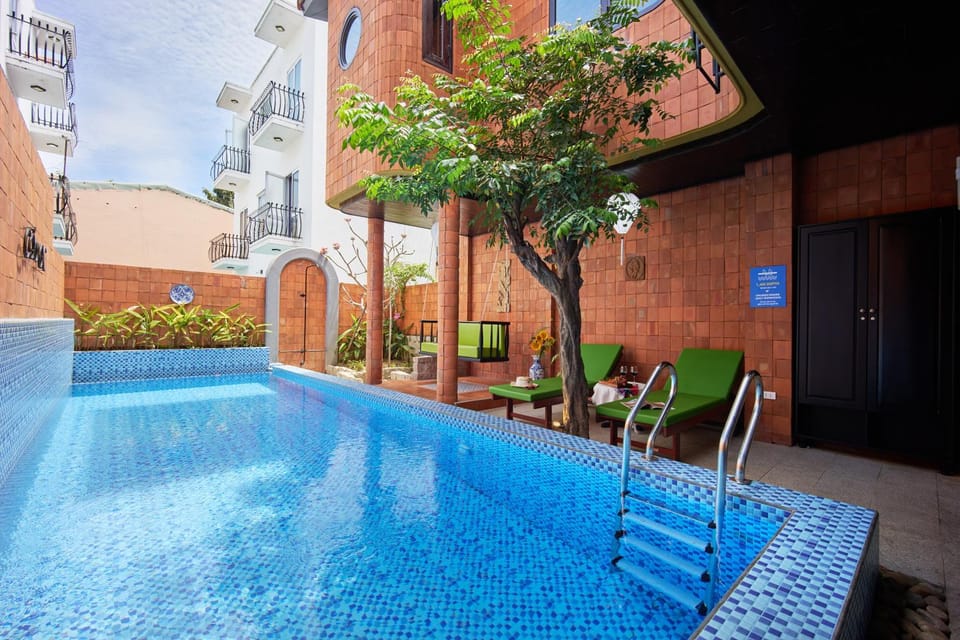 Swimming pool, Swimming pool