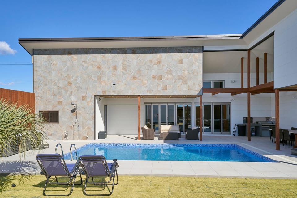 Property building, Day, Pool view, Swimming pool