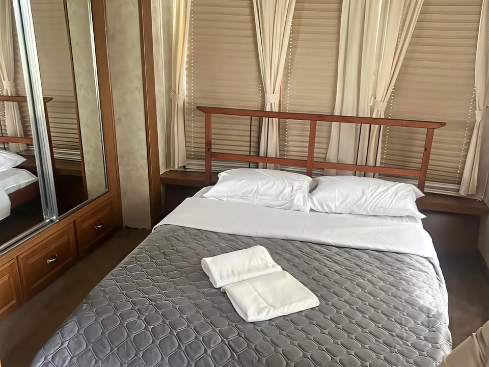 Lakefront RV Cottage in Parry Sound #3 Campground/ 
RV Resort in Parry Sound