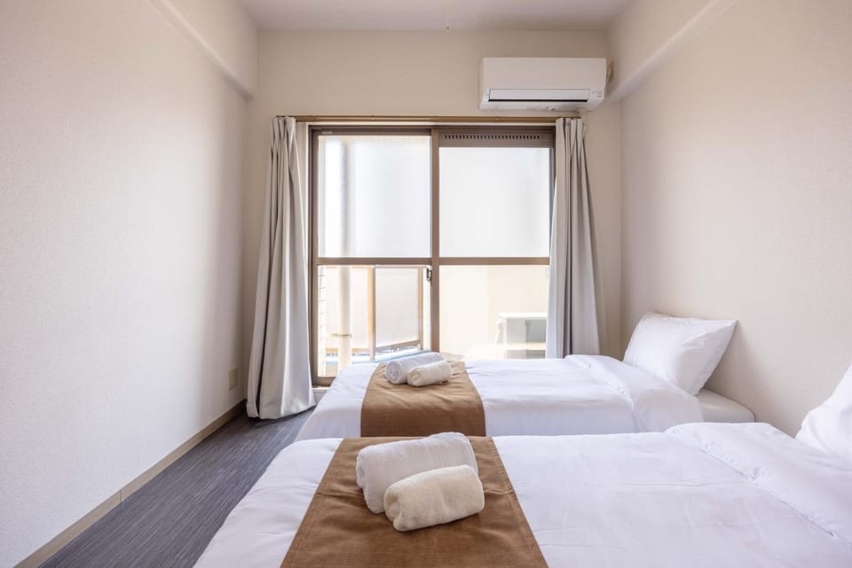 Bed, Photo of the whole room, Bedroom, towels, air conditioner