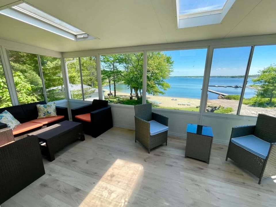 Georgian Bay 3-bdrm lakefront Main House House in Georgian Bay