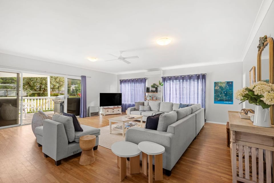 Mar-Lins - Pet Friendly - 2 Mins Walk to Beach House in Callala Bay