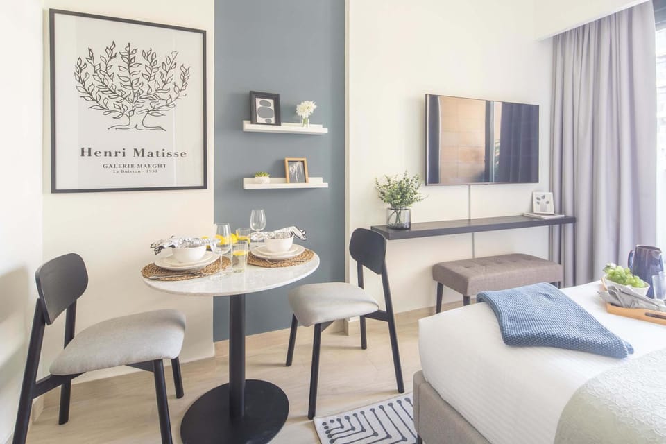 Frank Porter - Azizi Riviera 26 Apartment in Dubai