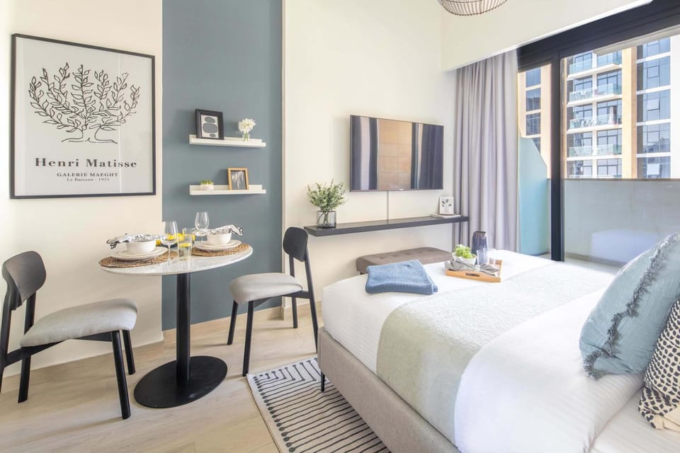 Frank Porter - Azizi Riviera 26 Apartment in Dubai