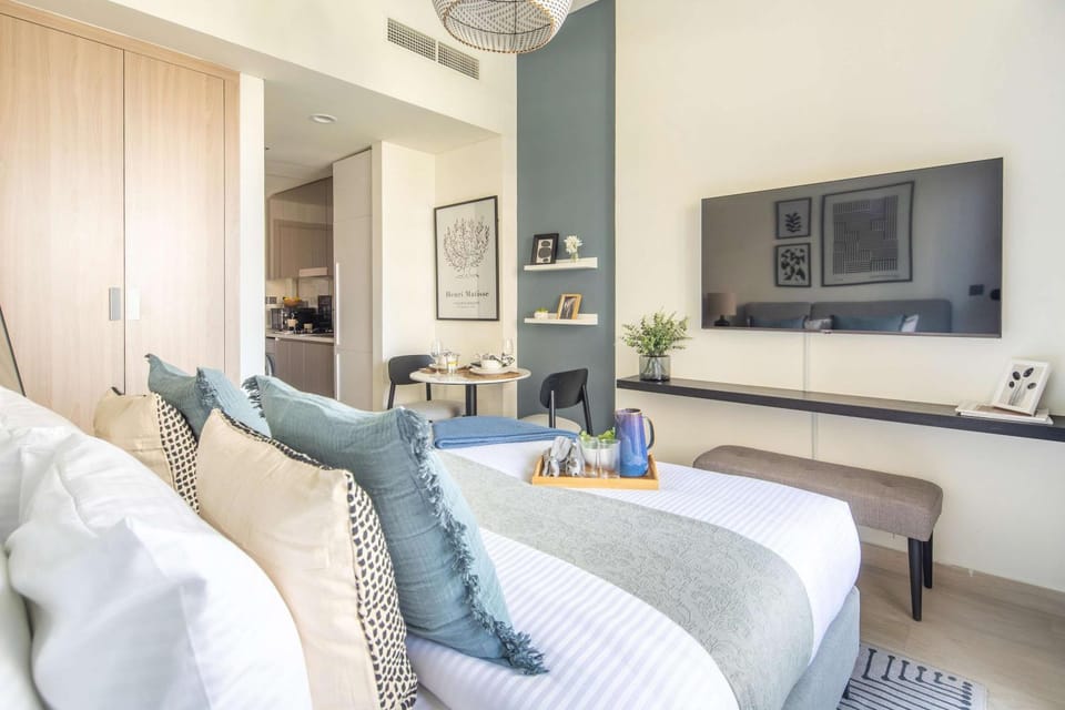 Frank Porter - Azizi Riviera 26 Apartment in Dubai