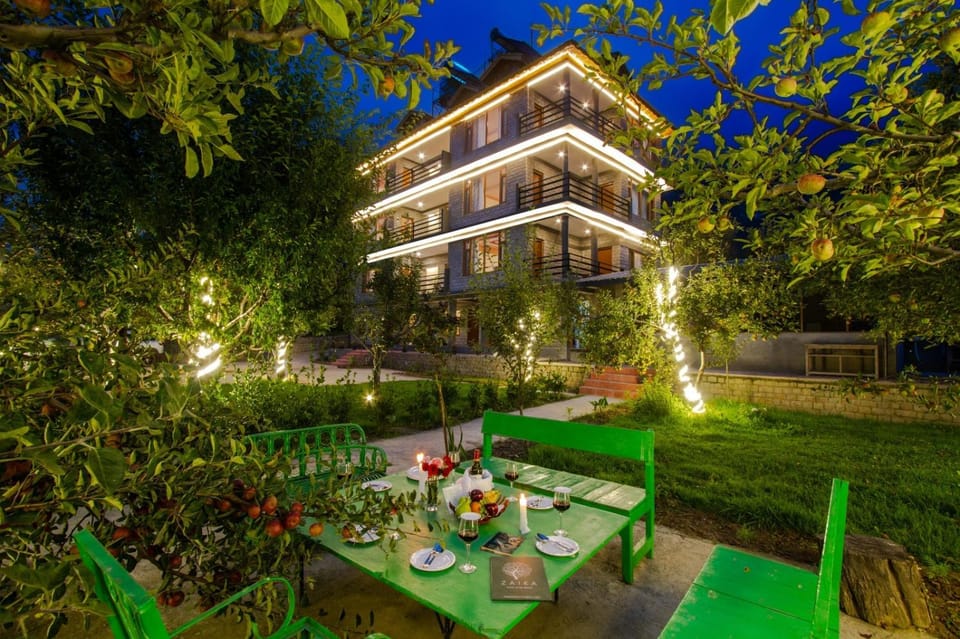 Manali Crest Hotel in Manali