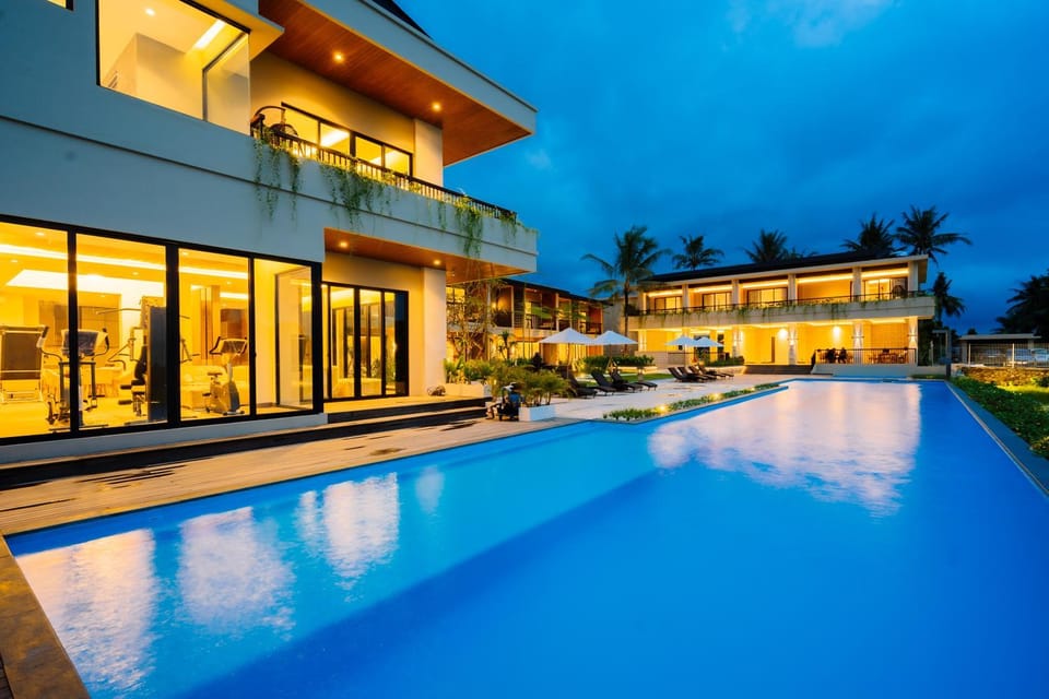Property building, Night, Pool view, Swimming pool, sunbed