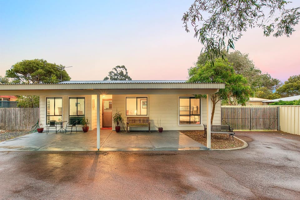 Crescent Bay Holiday Cottage & Studio House in Dunsborough