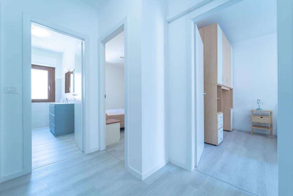 Bed, Bathroom, Photo of the whole room, Bedroom, wardrobe