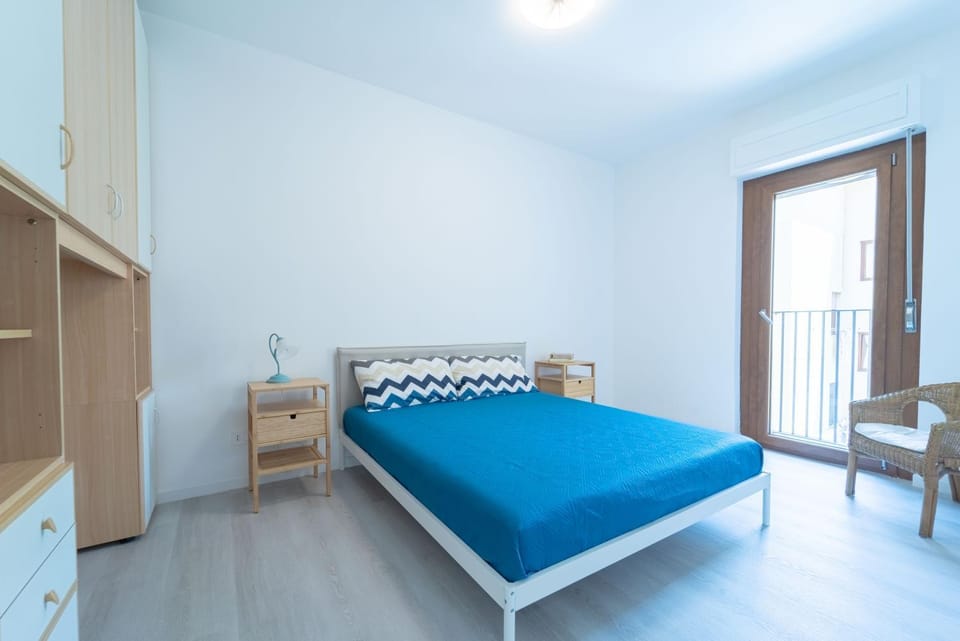 Bed, Photo of the whole room, Bedroom, wardrobe