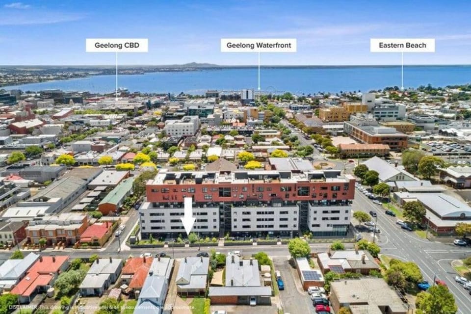 City view, Street view, Location