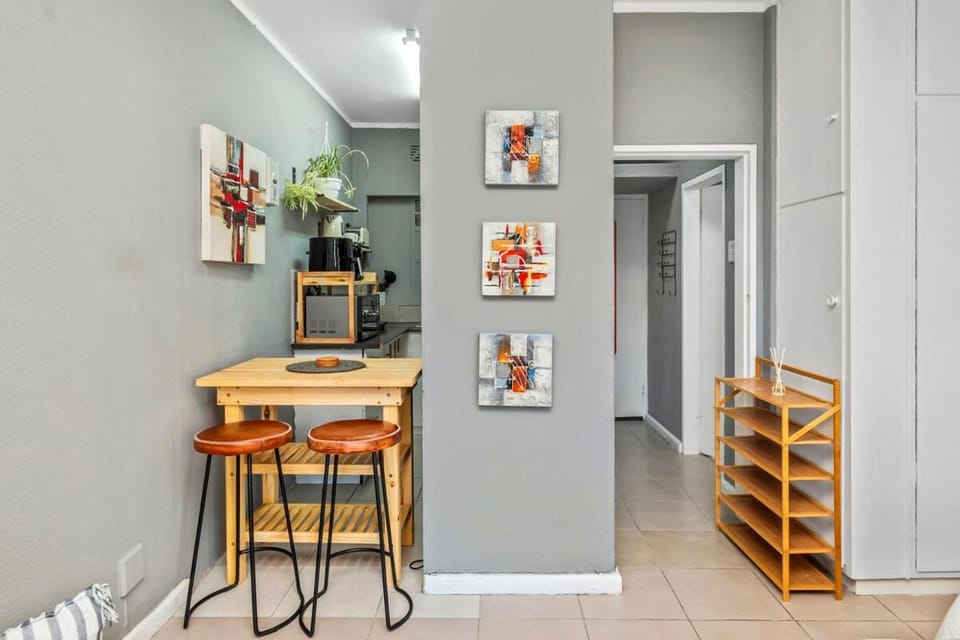 City Centre Haven -Walkscore99-5mins to V&A and CTICC Apartment in Cape Town