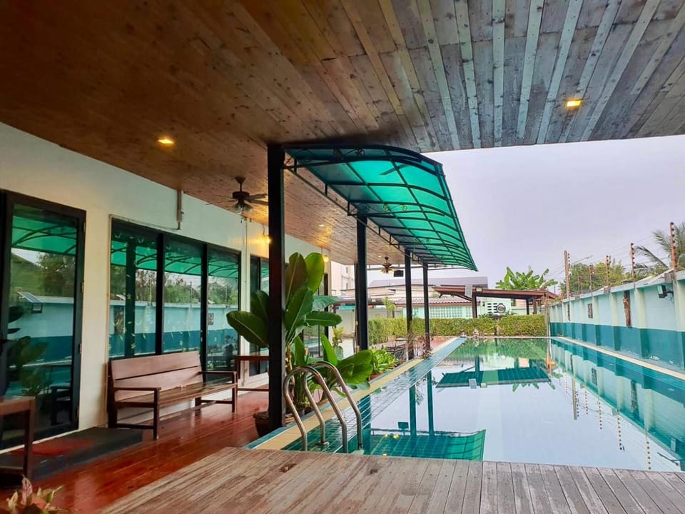 poolvilla Pathumthani Bed and Breakfast in Laos