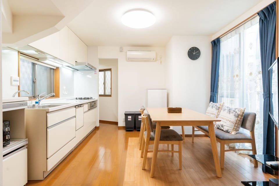 Kitchen or kitchenette, Living room