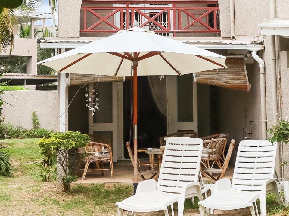 Villa Beach Retreat plage à 1mn grand jardin tropical piscine à débordement House in Rivière du Rempart District, Mauritius