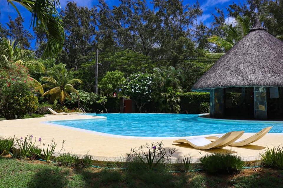 Villa Beach Retreat plage à 1mn grand jardin tropical piscine à débordement House in Rivière du Rempart District, Mauritius