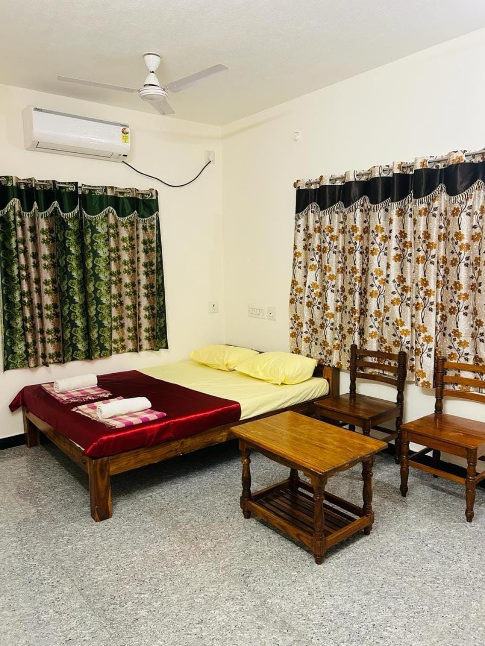 Bed, Photo of the whole room, Bedroom, towels, air conditioner