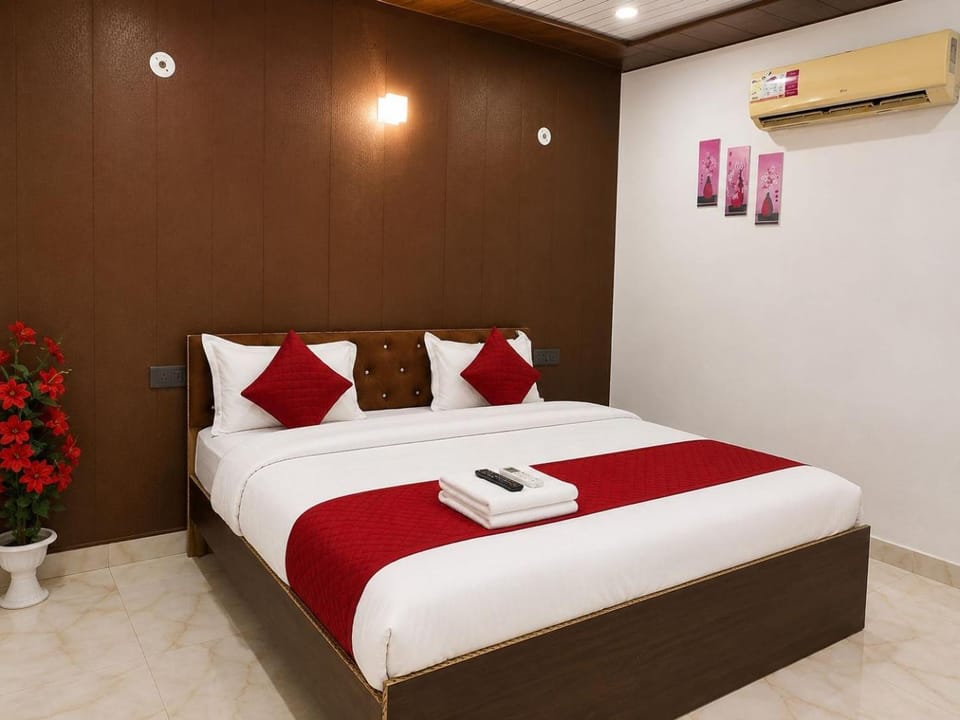 Govind Residency Near India Expo Mart Greater Noida Bed and Breakfast in Uttar Pradesh