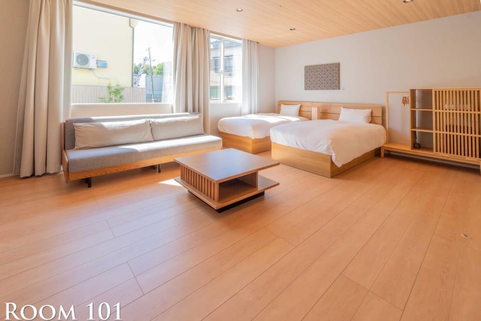 Bed, Living room