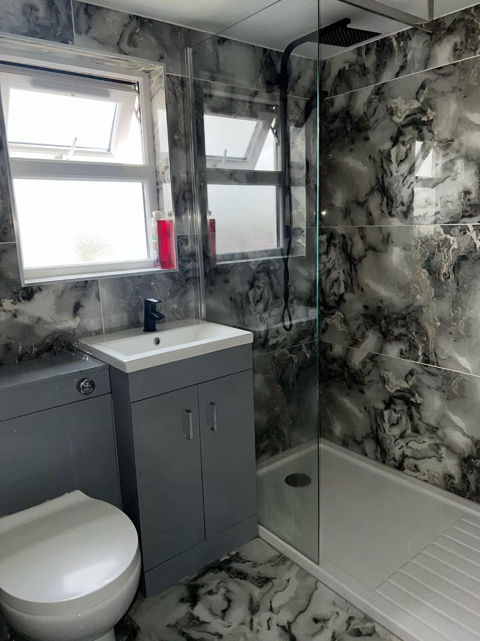 Modern Studio Flat In A Guest House In Basildon Town Centre Apartment in Basildon