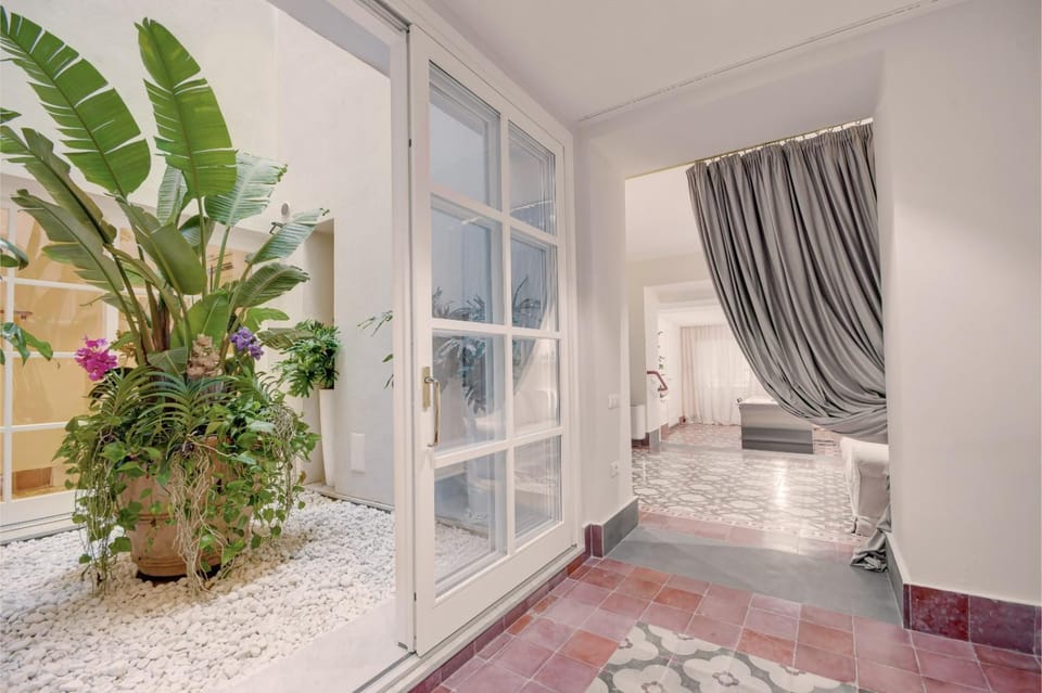 Garden, Living room