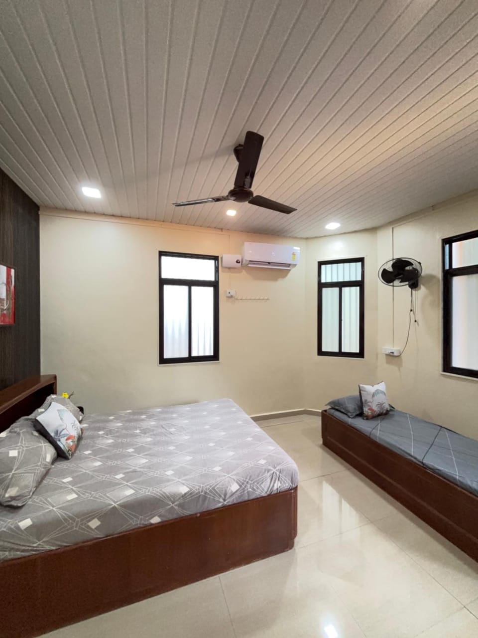 Bed, Photo of the whole room, Bedroom, wardrobe, air conditioner