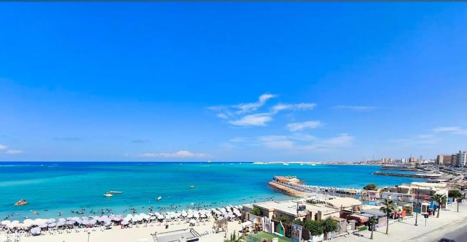 شقه بإطلالة ساحرة فيو بحر مباشر ـ العوام مرسى مطروح Apartment in Egypt