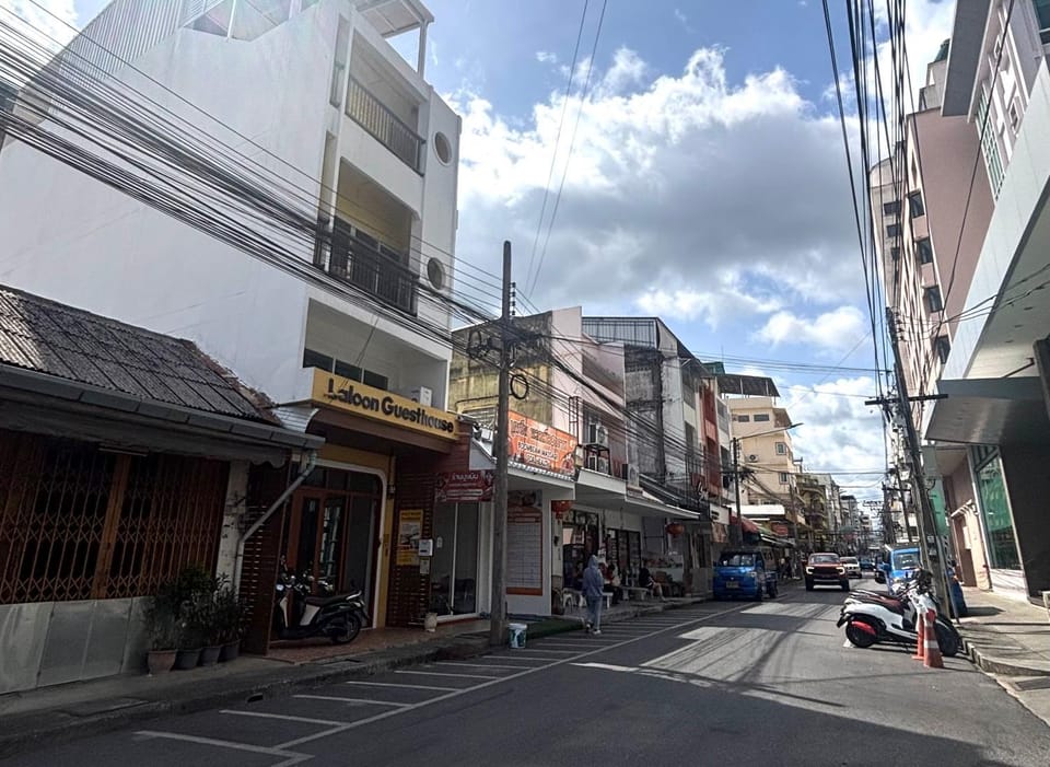 Laloon Guesthouse Hotel in Thailand