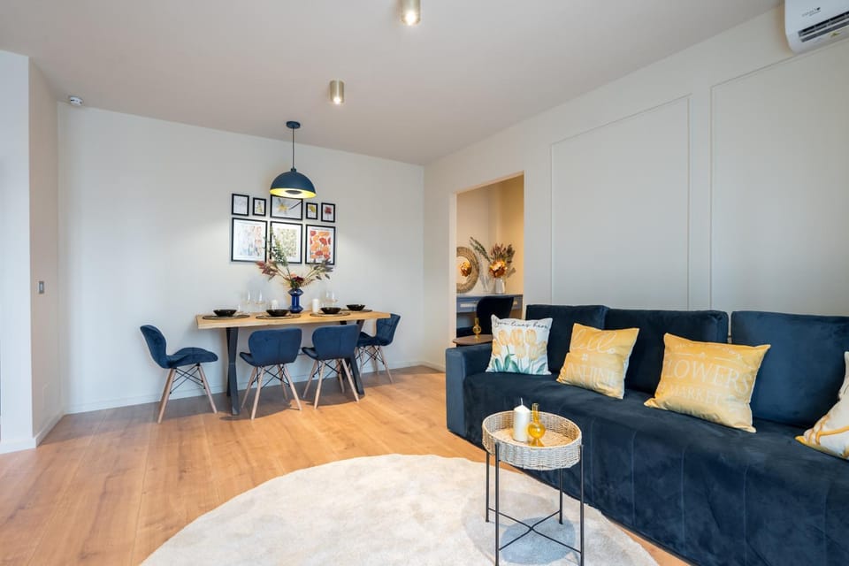 Living room, Seating area, Dining area, air conditioner