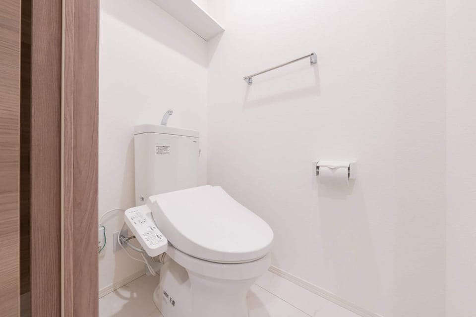 Toilet, bidet
