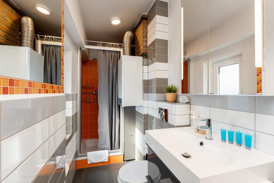 Bathroom, towels