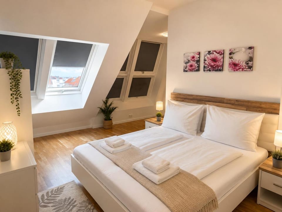 Bed, Photo of the whole room, Bedroom, towels
