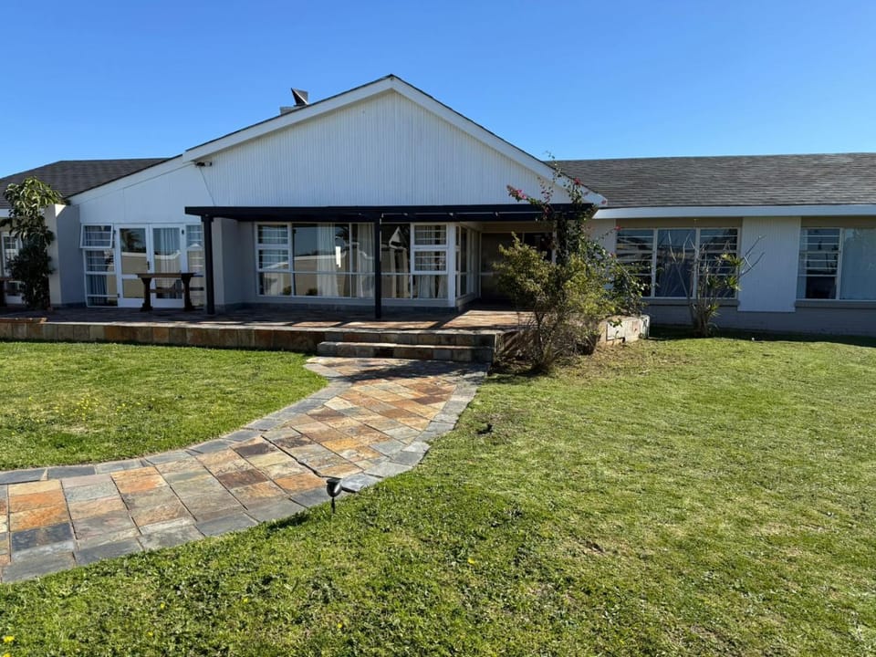 La Maison on 37 Admiralty Way, Summerstrand, Port Elizabeth Bed and Breakfast in Port Elizabeth
