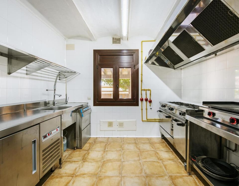Property building, Kitchen or kitchenette, Living room