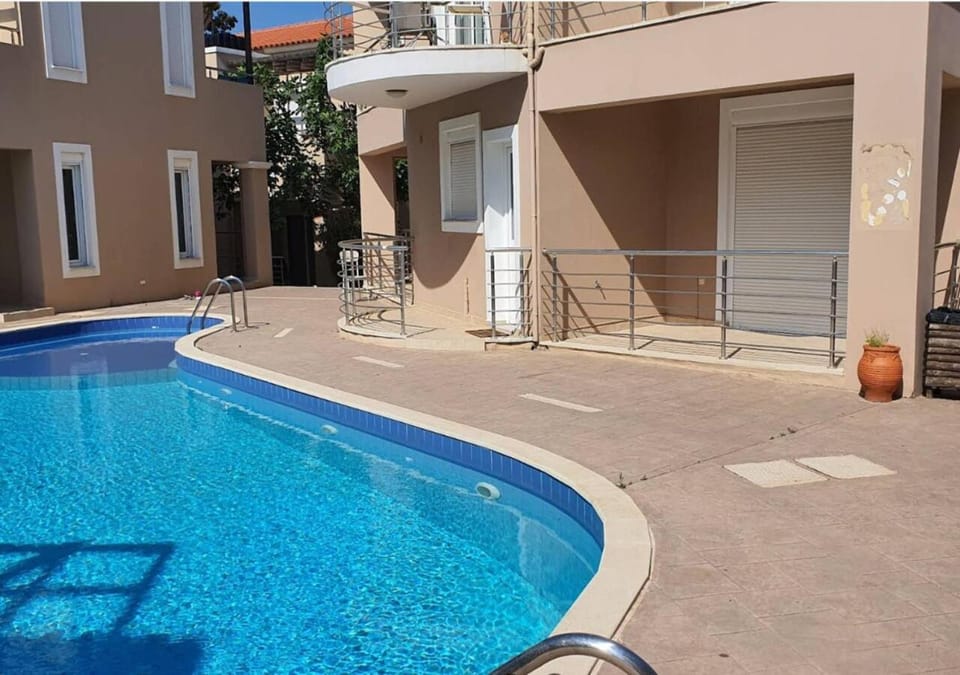 Property building, Day, Pool view, Swimming pool