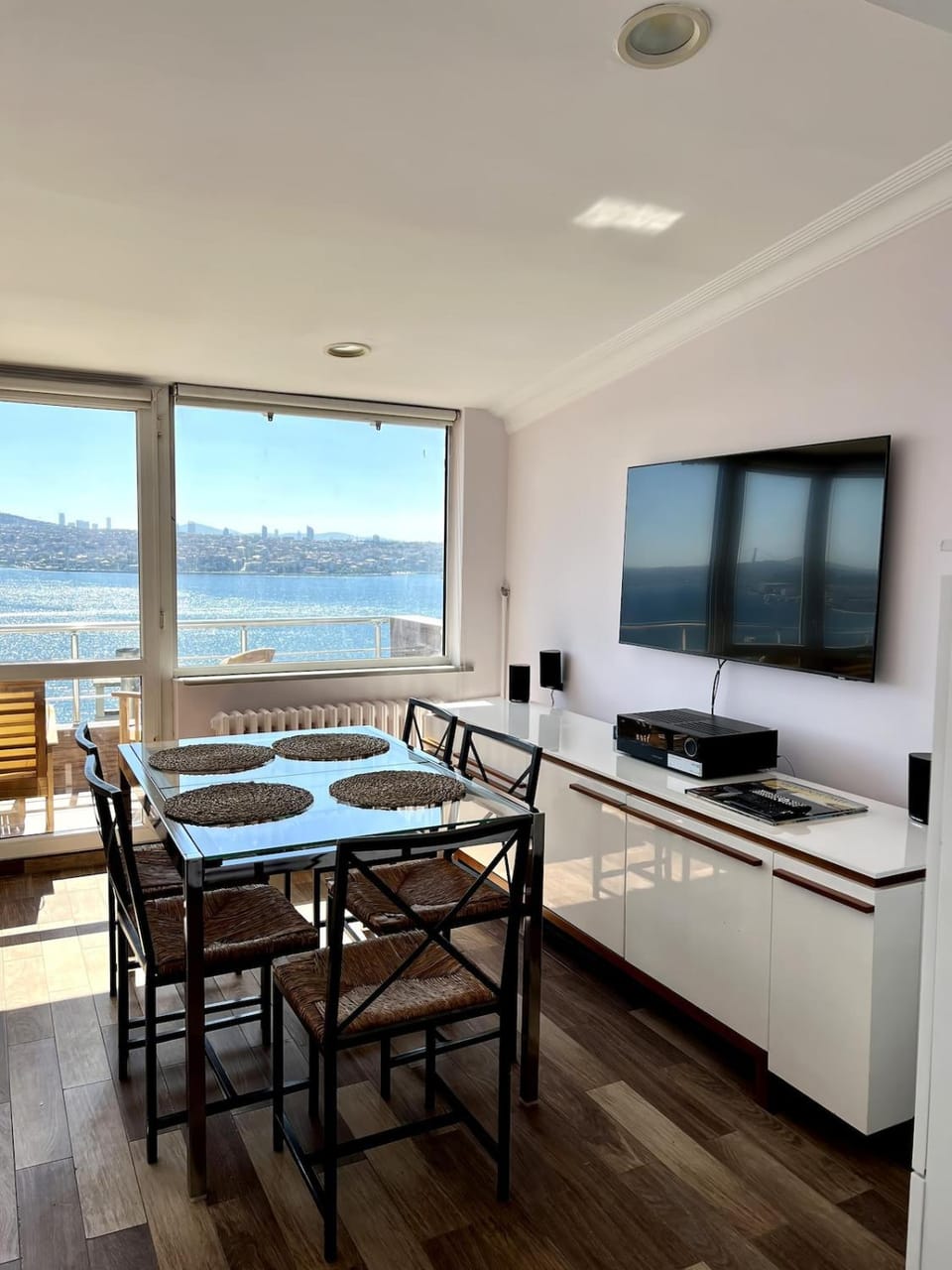 Communal lounge/ TV room, TV and multimedia, Dining area, Evening entertainment