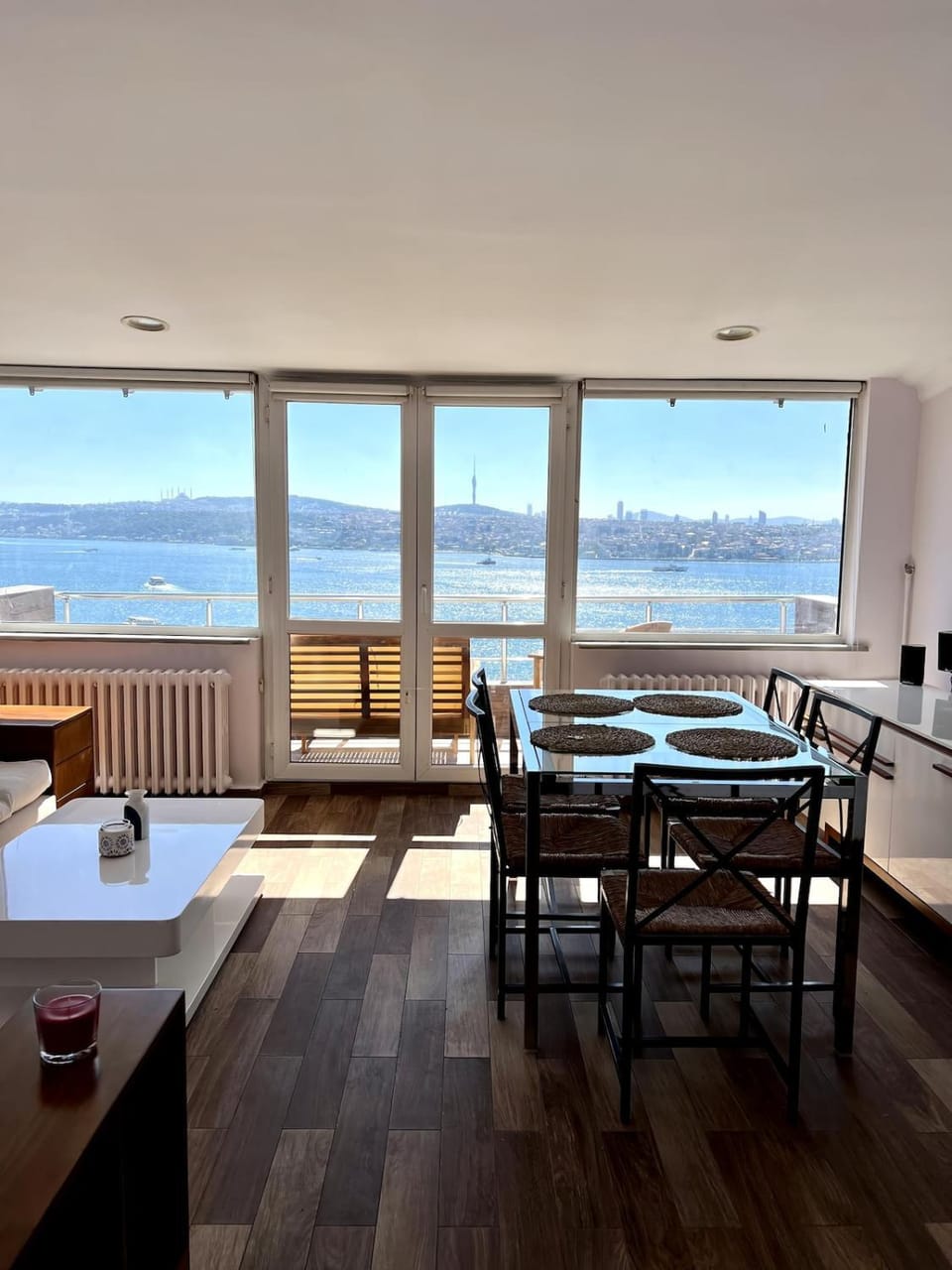 View (from property/room), Balcony/Terrace, Living room, Seating area, Dining area, Sea view