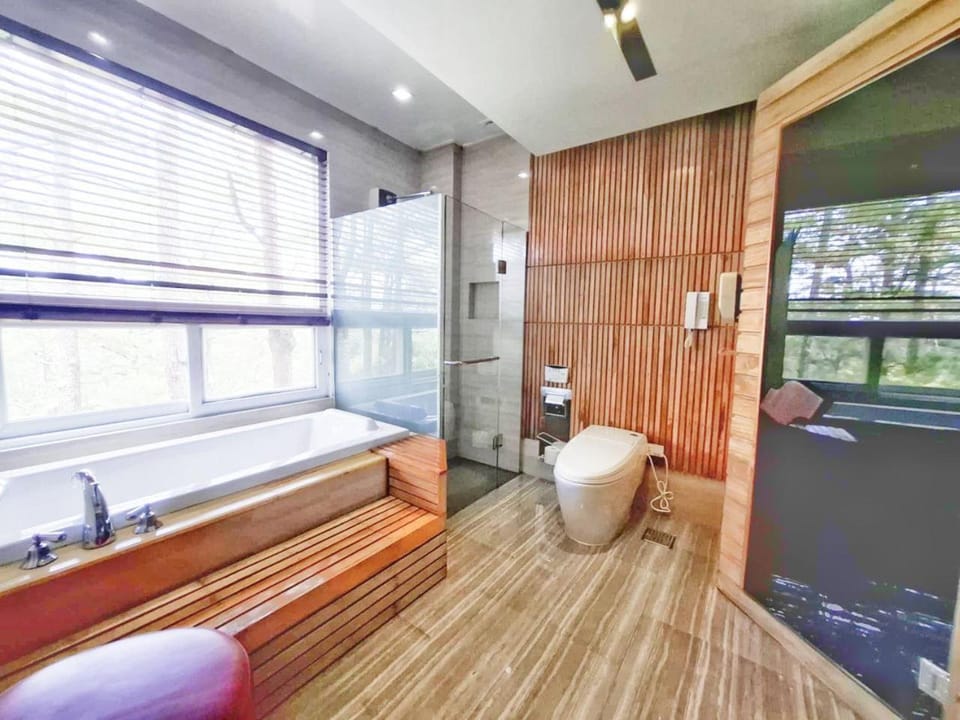 Shower, Hot Tub, Sauna, Bathroom