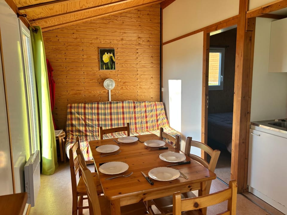 Camping de Prémery Les prés de la ville Campground/ 
RV Resort in Bourgogne-Franche-Comté