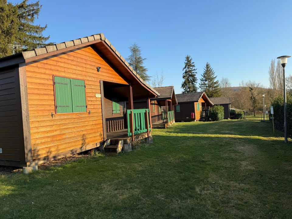 Camping de Prémery Les prés de la ville Campground/ 
RV Resort in Bourgogne-Franche-Comté