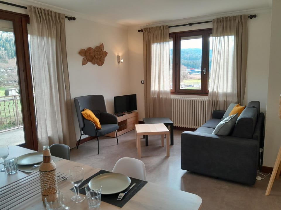 Appartement dans maison au calme Apartment in Auvergne-Rhône-Alpes