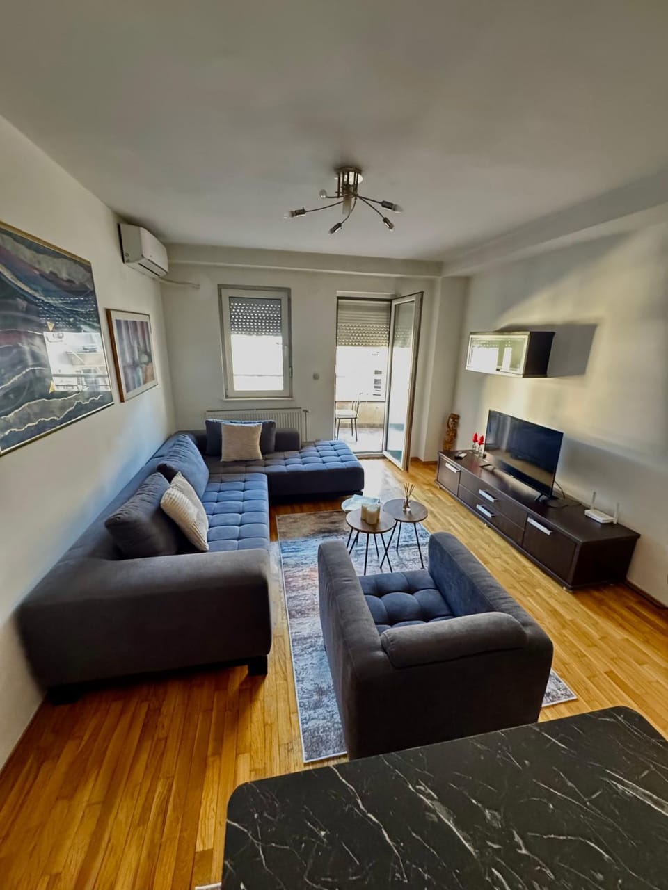 TV and multimedia, Living room, Evening entertainment
