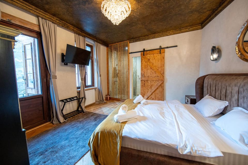 Bed, TV and multimedia, Photo of the whole room, Bedroom, wardrobe