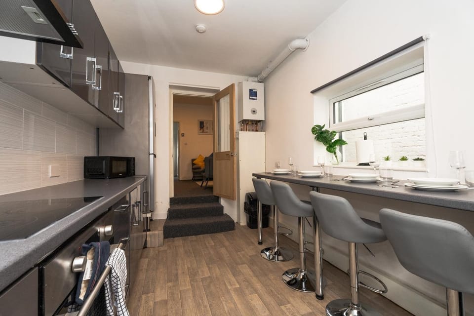 Kitchen or kitchenette, Dining area, oven, stove
