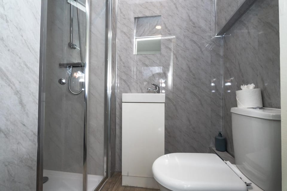 Shower, Toilet, Bathroom