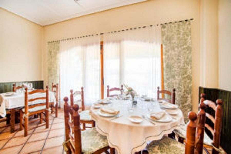 Restaurant/places to eat, Banquet/Function facilities, Dining area