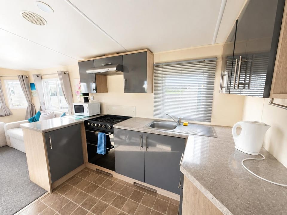 Coffee/tea facilities, Kitchen or kitchenette, Dining area, oven, pet friendly, stove, toaster