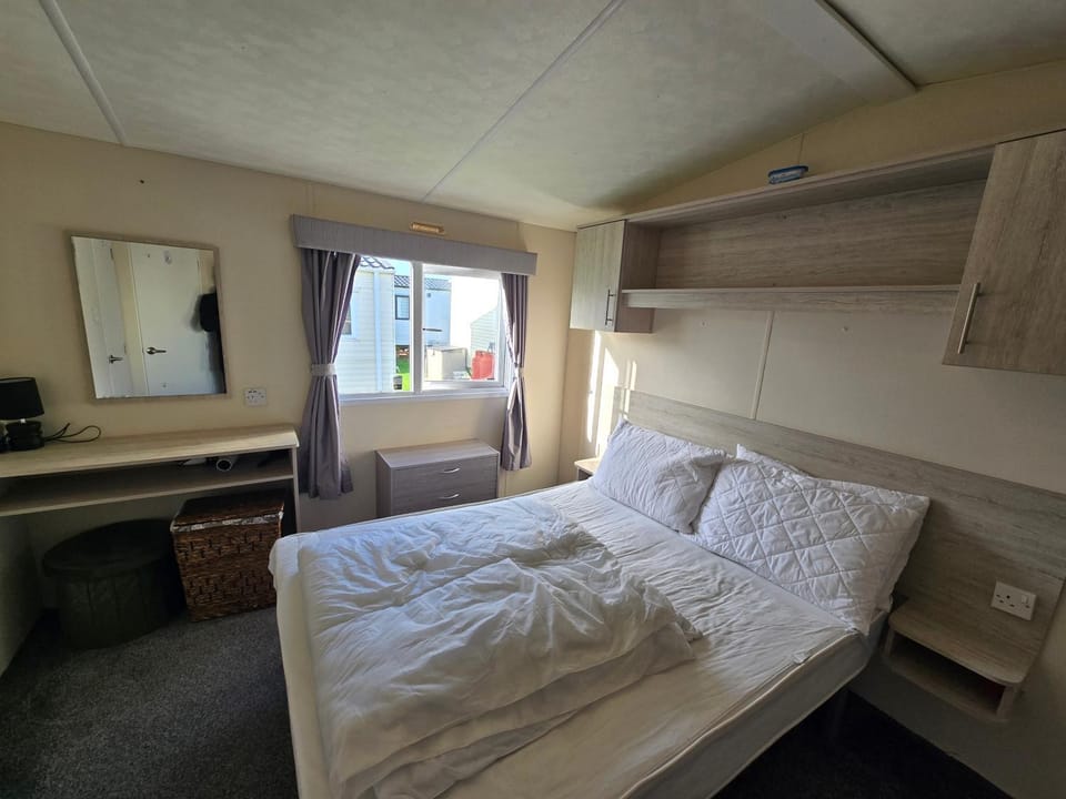 Bed, Photo of the whole room, Bedroom, hair dresser