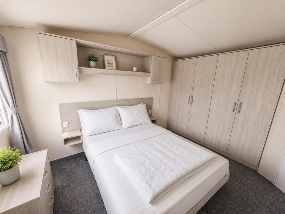 Bed, Photo of the whole room, Bedroom, wardrobe