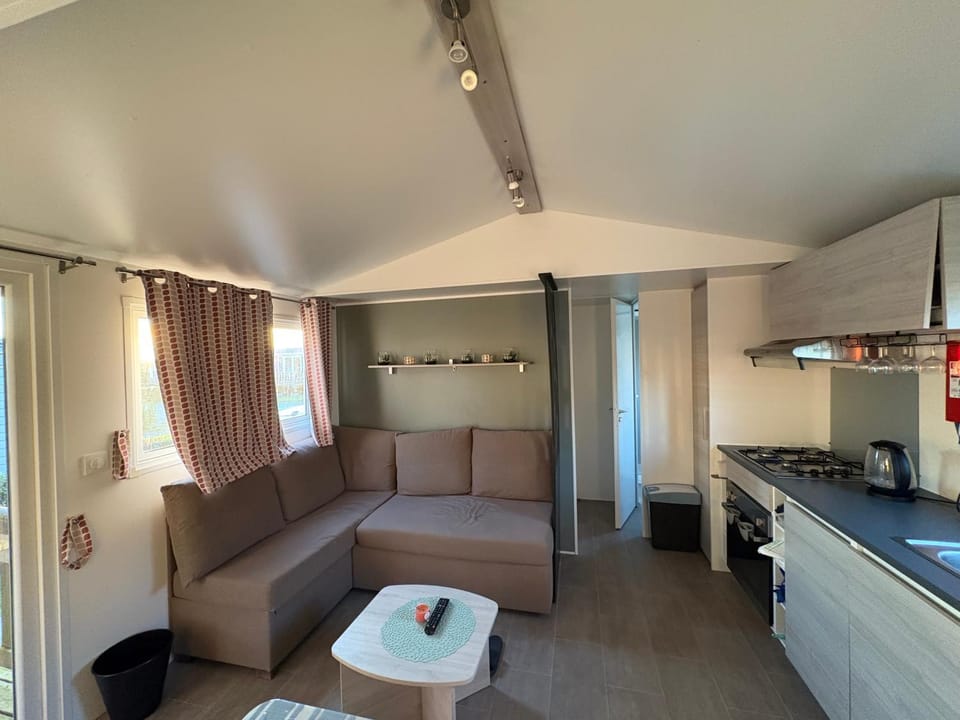 Kitchen or kitchenette, Living room, pet friendly